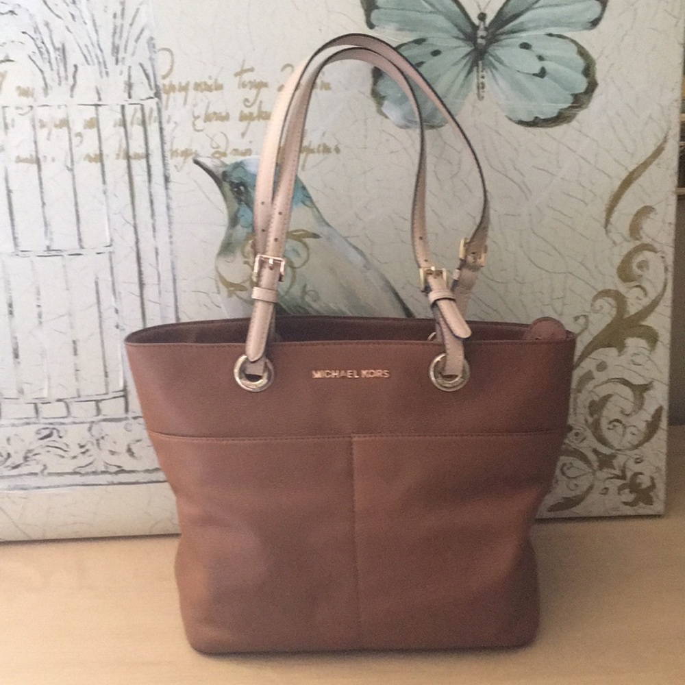 Like New Michael Kors Shoulder Bag